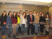 Профессор Н.К. Сергеев со студентами ВГСПУ, обучающимися в Тяньцзиньском университете иностранных языков.