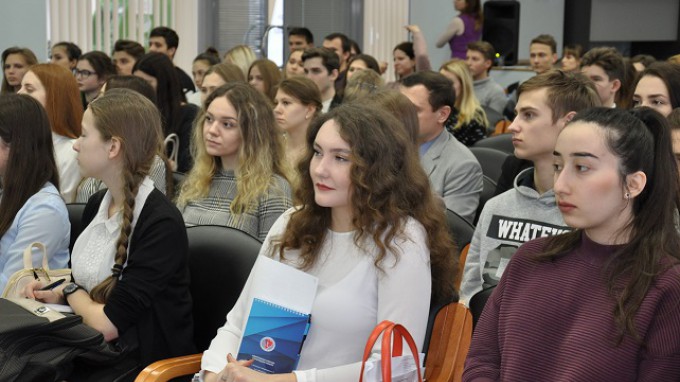 Студенты ВГСПУ проходят обучение в школе молодого избирателя