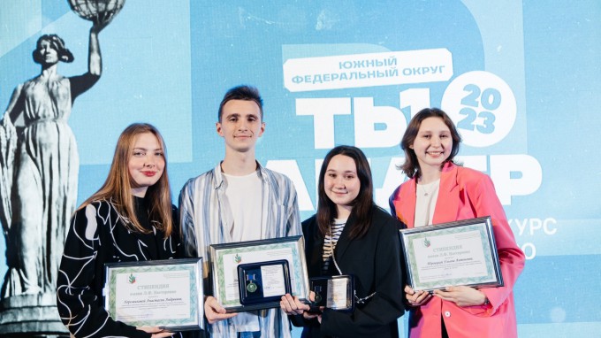 Студенты ВГСПУ награждены именной стипендией и нагрудным знаком