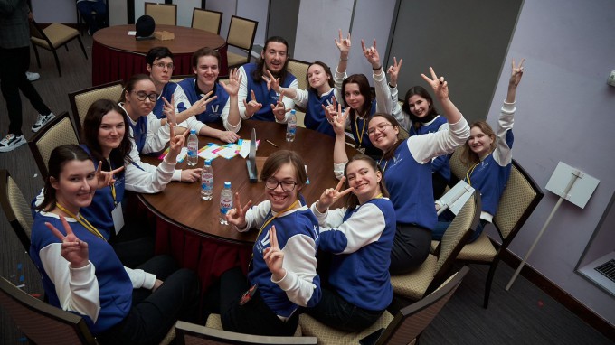 Студенты института иностранных языков ВГСПУ сопровождают визит гостей Всемирного фестиваля молодежи