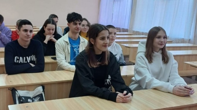 В Школе юного русиста прошло занятие о русской разговорной речи