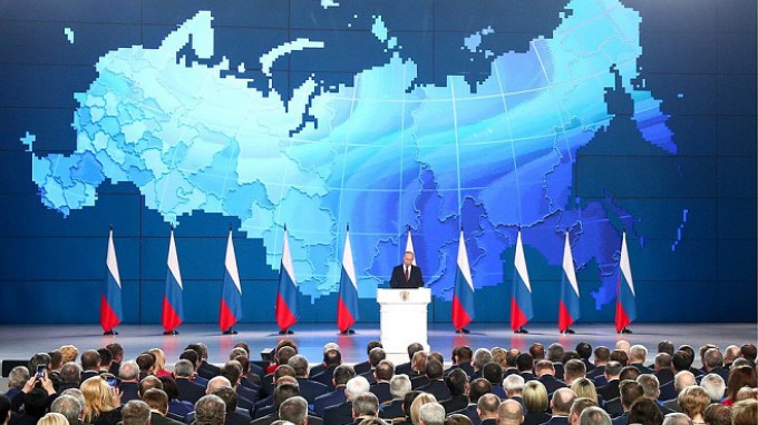 Президент России Владимир Путин призвал запустить программу «Земский учитель» в 2020 году